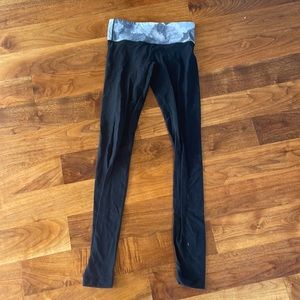 Black reversible Lululemon leggings